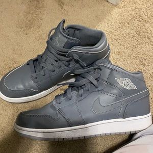 Jordan ones mid